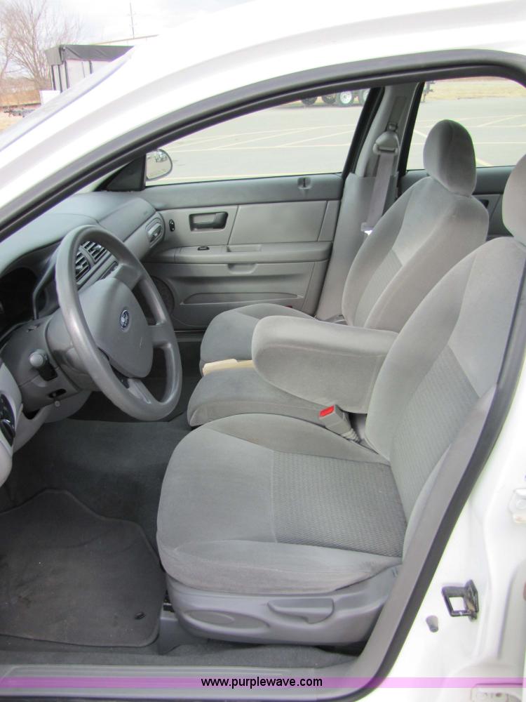 image for item 5215 2006 Ford Taurus SE