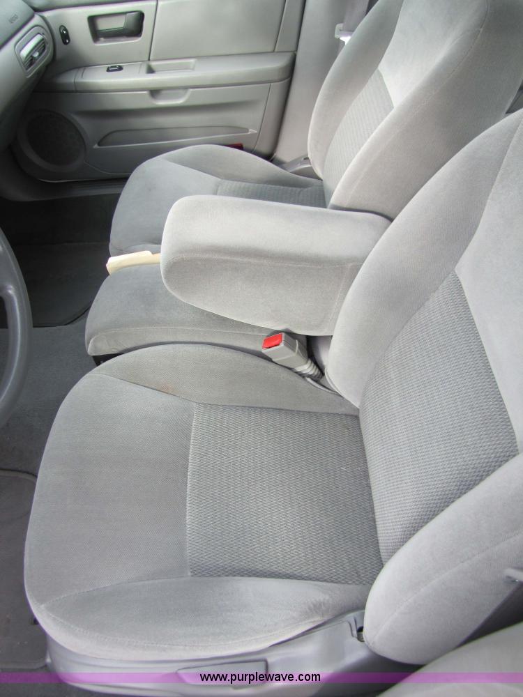 image for item 5215 2006 Ford Taurus SE