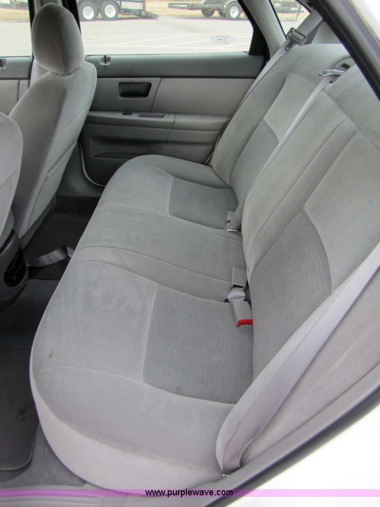 image for item 5215 2006 Ford Taurus SE