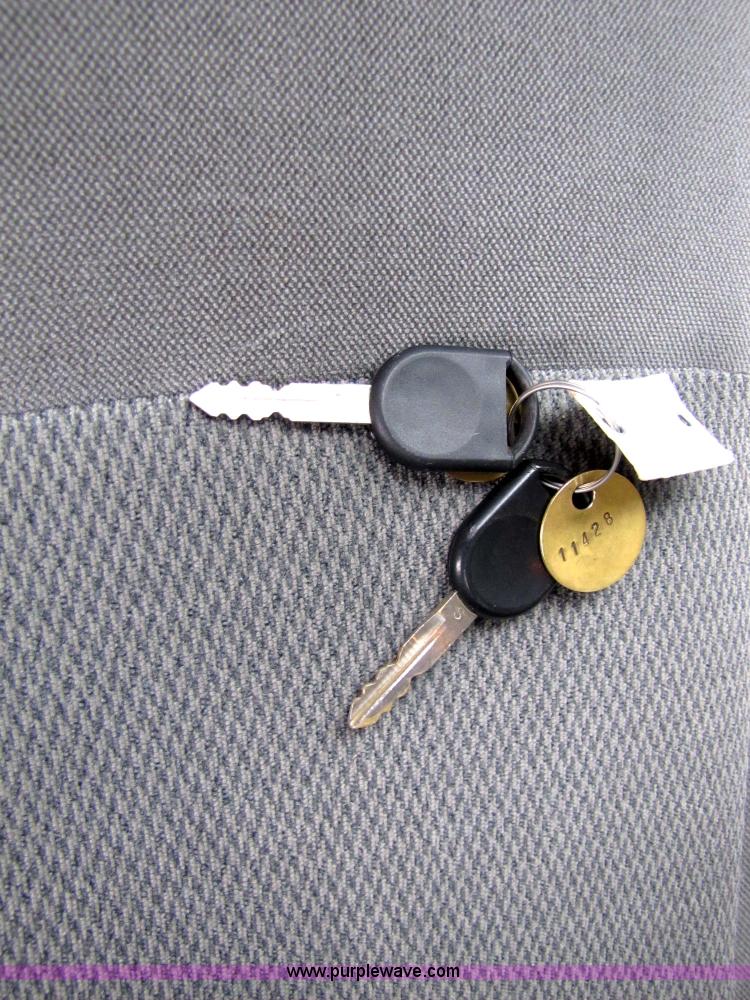 image for item 5215 2006 Ford Taurus SE