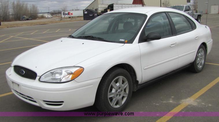 image for item 5216 2006 Ford Taurus SE