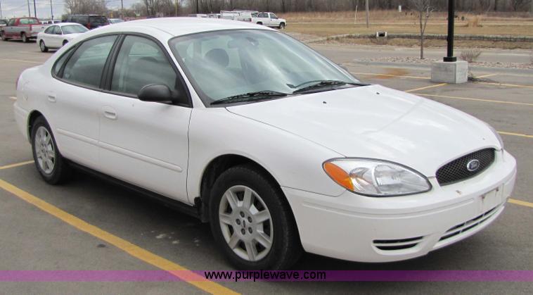 image for item 5216 2006 Ford Taurus SE