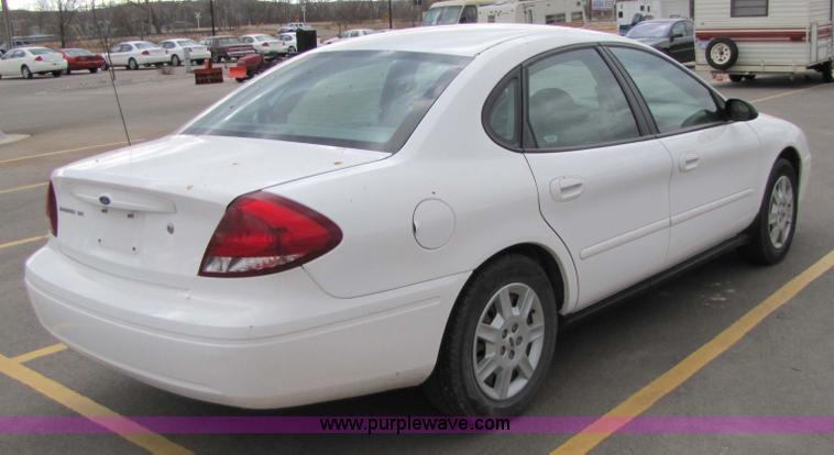 image for item 5216 2006 Ford Taurus SE