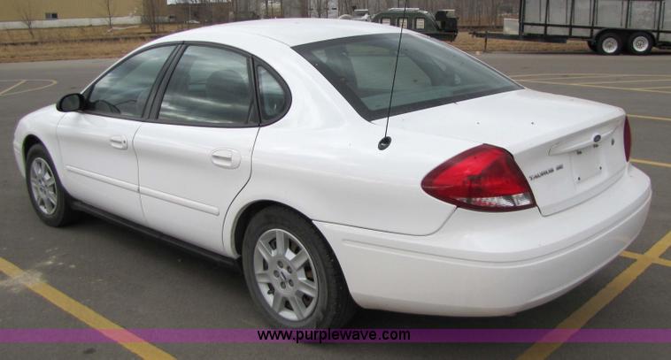 image for item 5216 2006 Ford Taurus SE