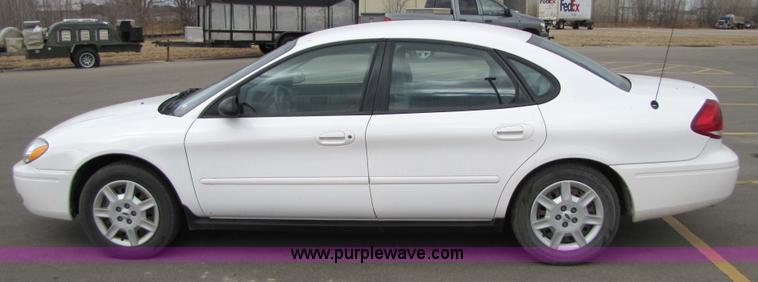 image for item 5216 2006 Ford Taurus SE