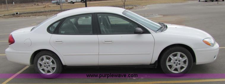 image for item 5216 2006 Ford Taurus SE