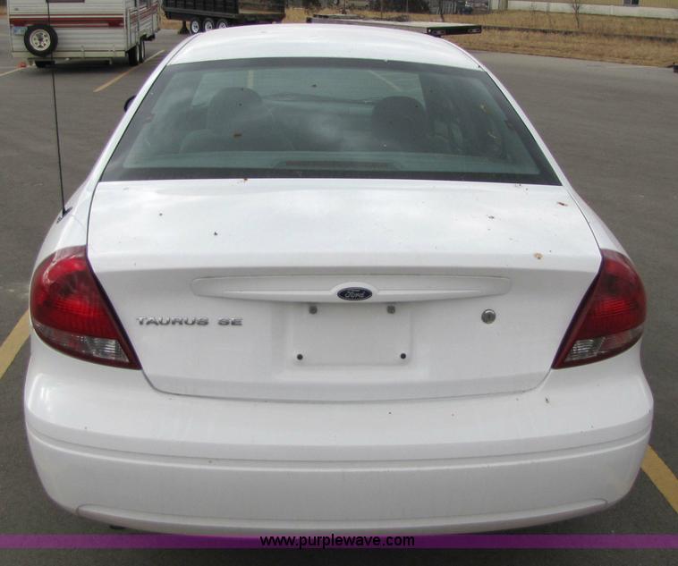 image for item 5216 2006 Ford Taurus SE