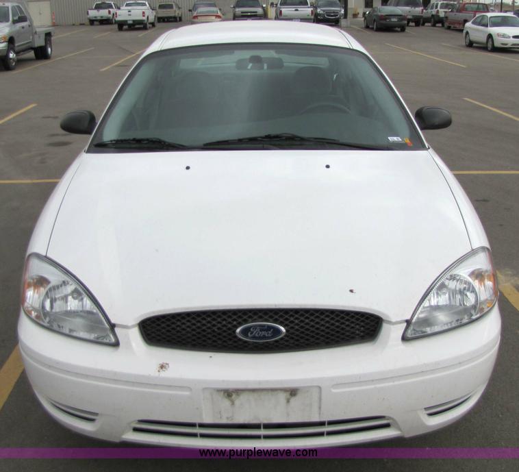 image for item 5216 2006 Ford Taurus SE