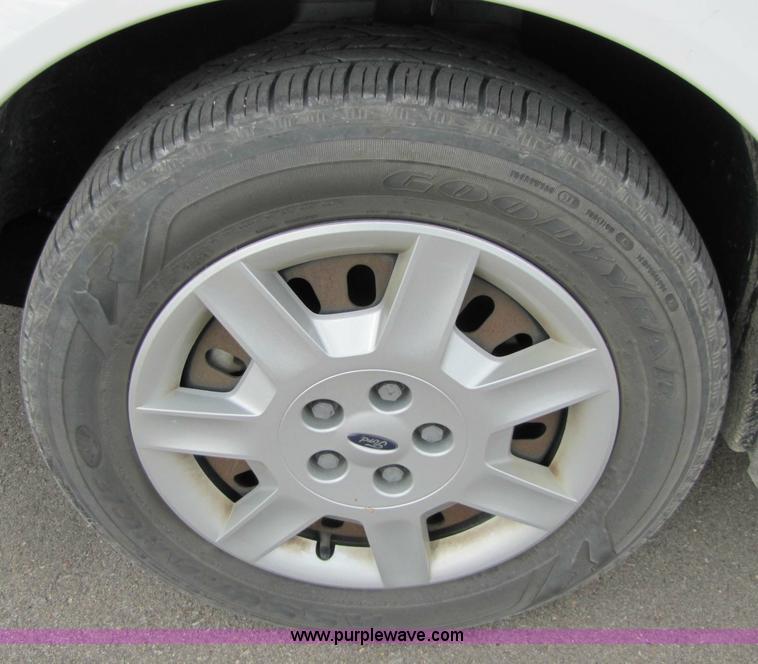 image for item 5216 2006 Ford Taurus SE
