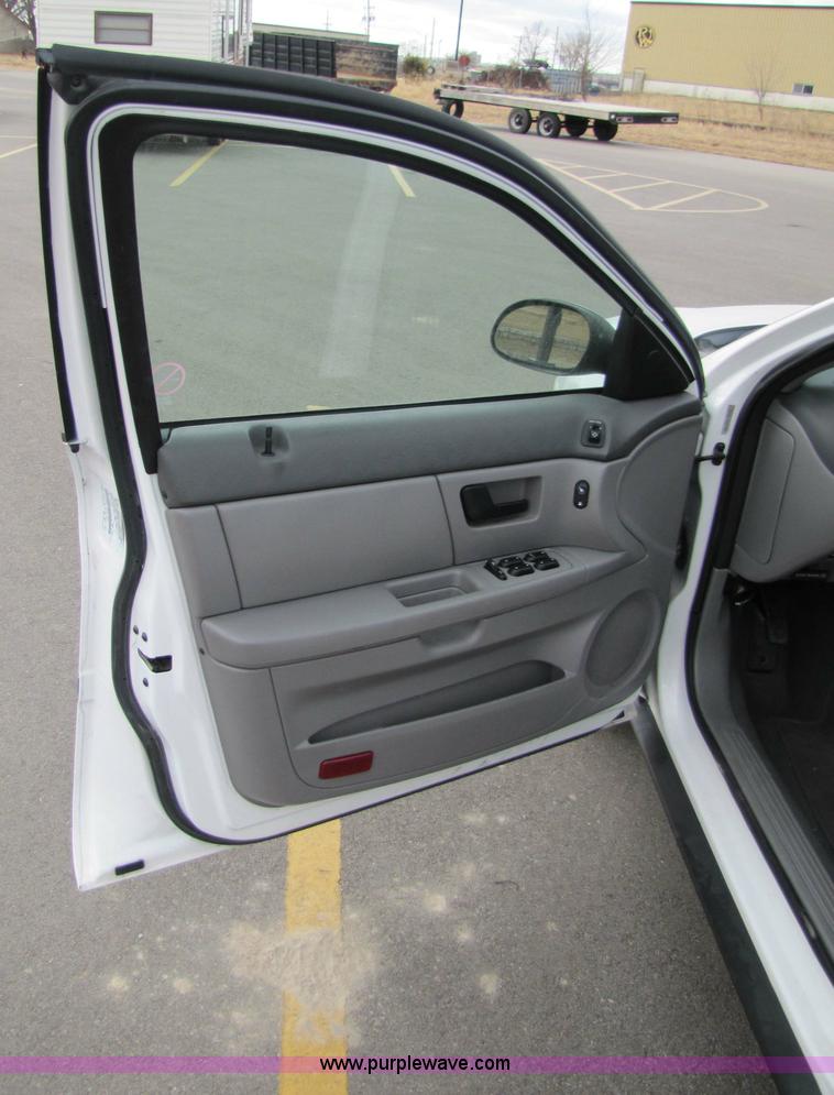 image for item 5216 2006 Ford Taurus SE