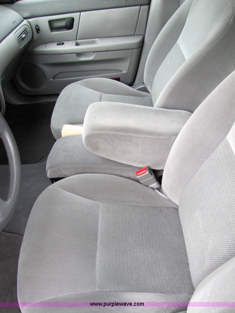 image for item 5216 2006 Ford Taurus SE