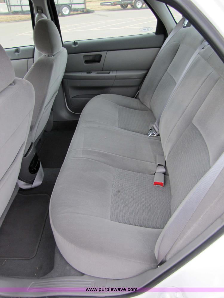 image for item 5216 2006 Ford Taurus SE