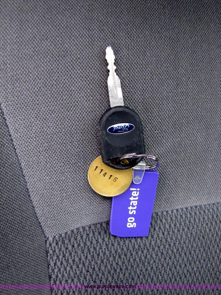 image for item 5216 2006 Ford Taurus SE