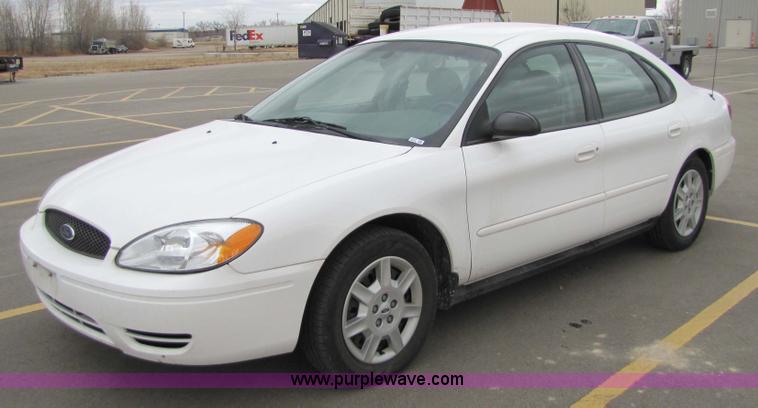 image for item 5217 2006 Ford Taurus SE