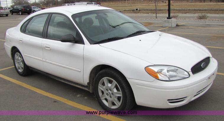 image for item 5217 2006 Ford Taurus SE