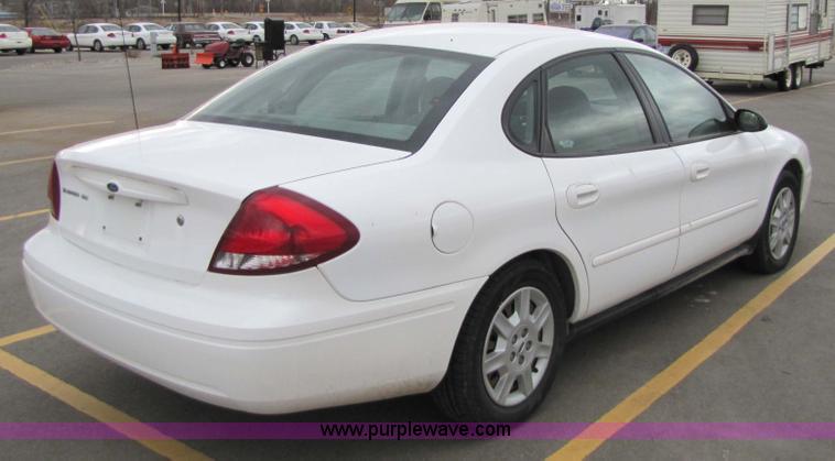 image for item 5217 2006 Ford Taurus SE