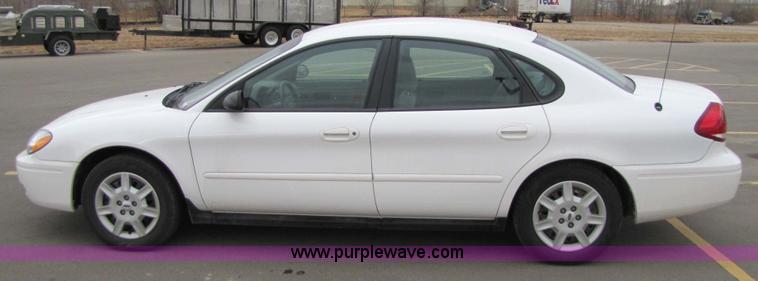 image for item 5217 2006 Ford Taurus SE