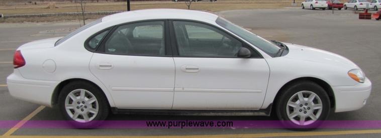 image for item 5217 2006 Ford Taurus SE