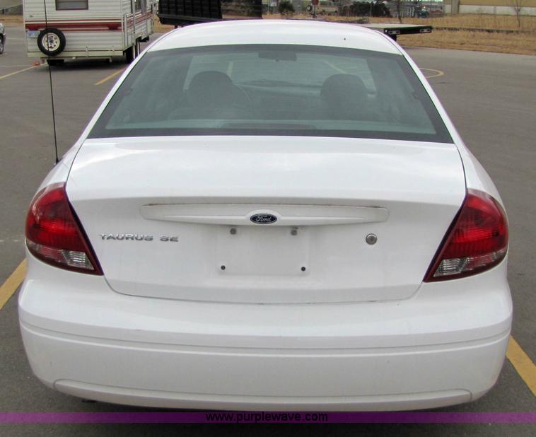 image for item 5217 2006 Ford Taurus SE