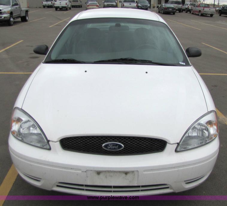 image for item 5217 2006 Ford Taurus SE