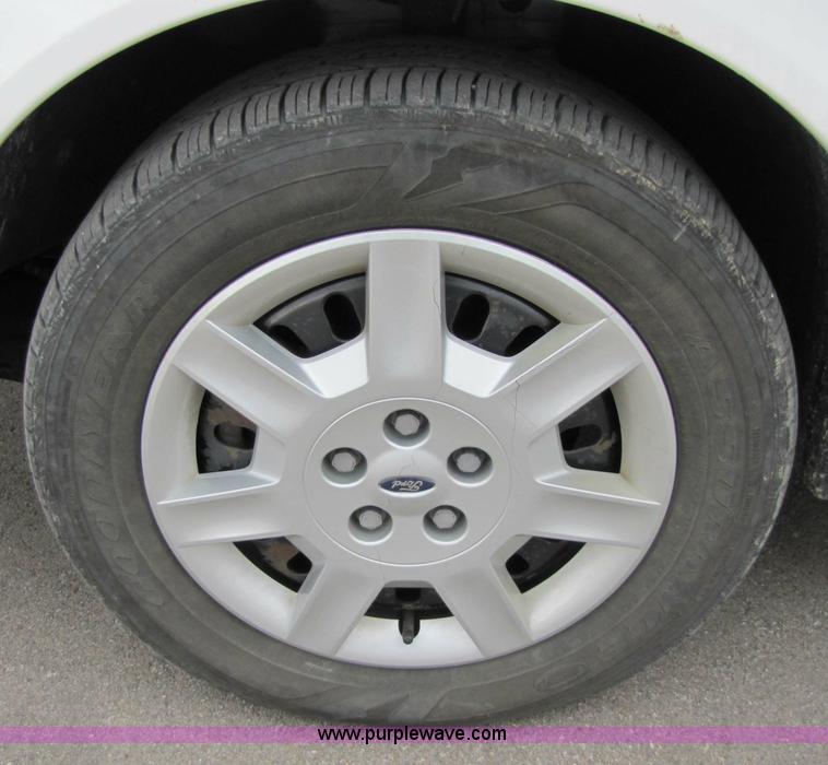 image for item 5217 2006 Ford Taurus SE