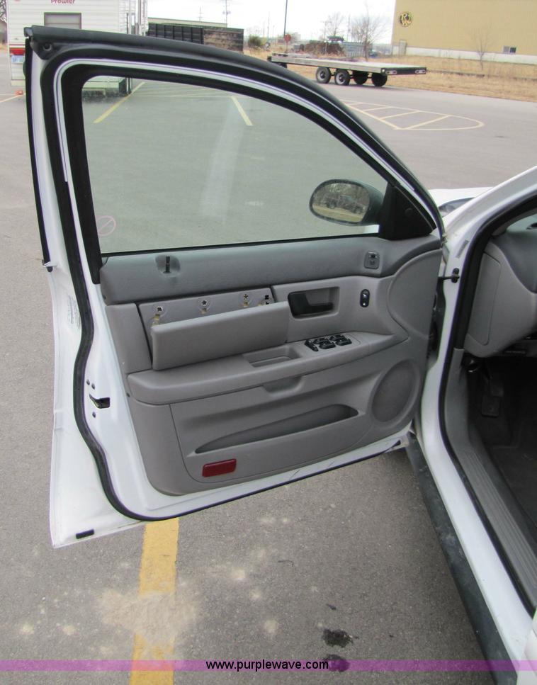 image for item 5217 2006 Ford Taurus SE