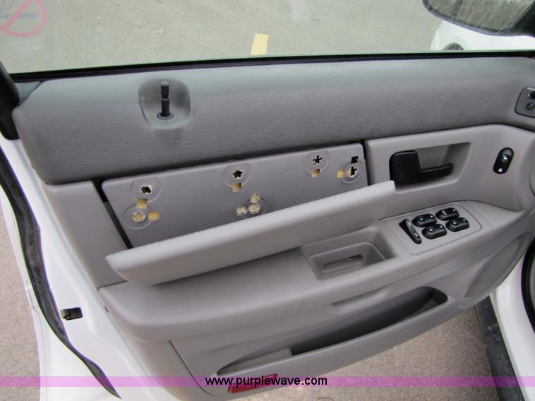 image for item 5217 2006 Ford Taurus SE