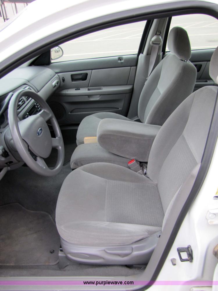 image for item 5217 2006 Ford Taurus SE