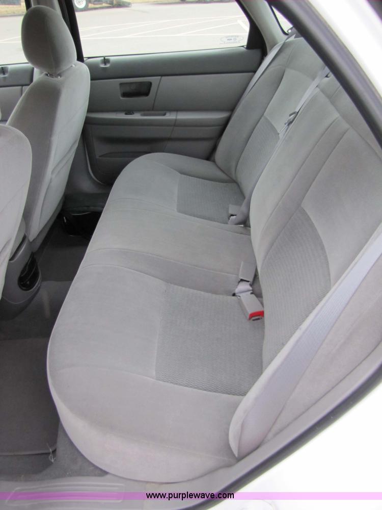 image for item 5217 2006 Ford Taurus SE