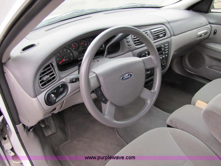 image for item 5217 2006 Ford Taurus SE