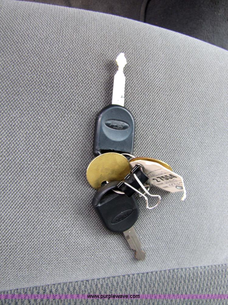 image for item 5217 2006 Ford Taurus SE