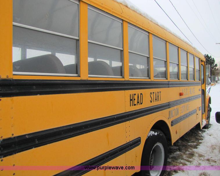 image for item 5226 1992 International 3800 Carpenter 47 passenger school bus