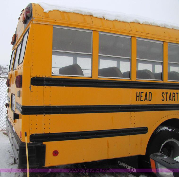 image for item 5226 1992 International 3800 Carpenter 47 passenger school bus