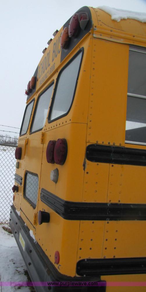 image for item 5226 1992 International 3800 Carpenter 47 passenger school bus