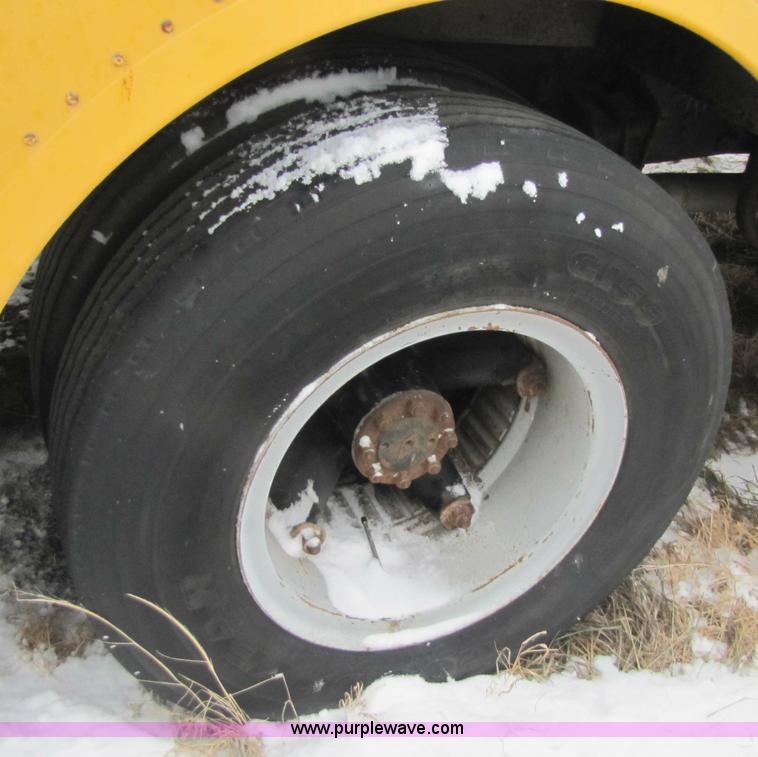 image for item 5226 1992 International 3800 Carpenter 47 passenger school bus