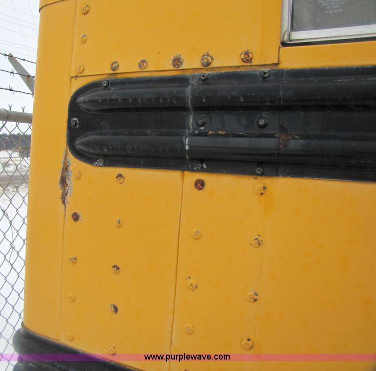 image for item 5226 1992 International 3800 Carpenter 47 passenger school bus