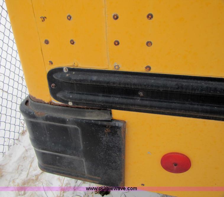 image for item 5226 1992 International 3800 Carpenter 47 passenger school bus