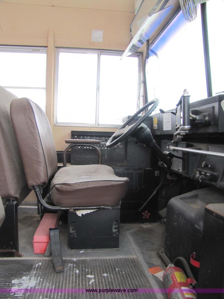 image for item 5226 1992 International 3800 Carpenter 47 passenger school bus