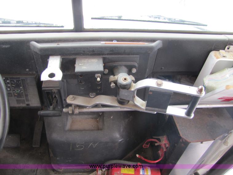 image for item 5226 1992 International 3800 Carpenter 47 passenger school bus