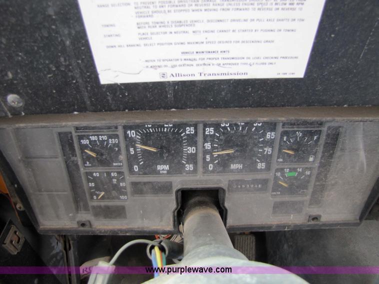 image for item 5226 1992 International 3800 Carpenter 47 passenger school bus