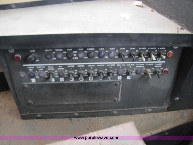 image for item 5226 1992 International 3800 Carpenter 47 passenger school bus