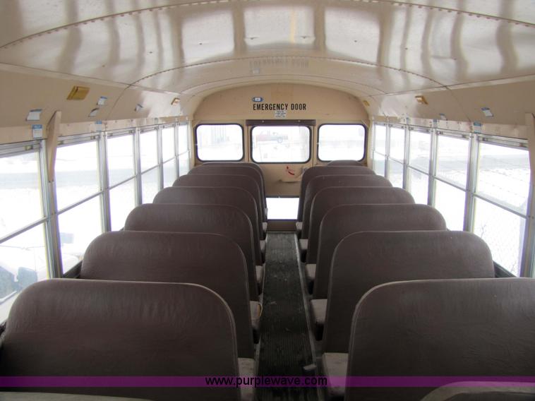 image for item 5226 1992 International 3800 Carpenter 47 passenger school bus