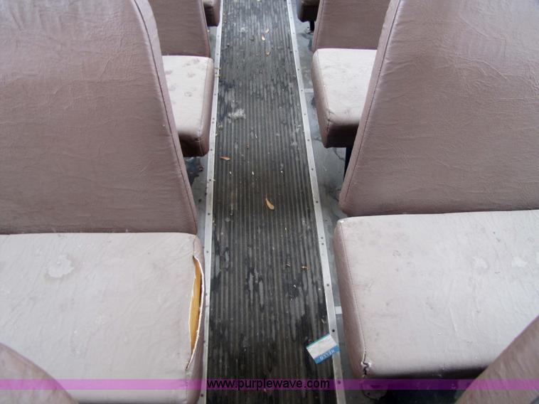 image for item 5226 1992 International 3800 Carpenter 47 passenger school bus