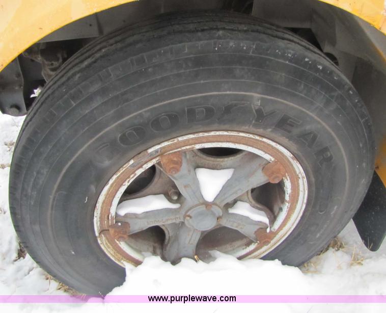 image for item 5226 1992 International 3800 Carpenter 47 passenger school bus