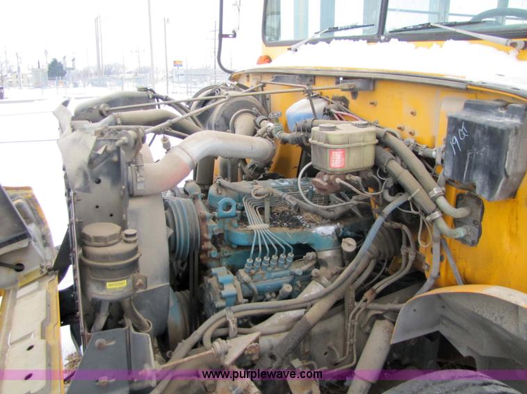 image for item 5226 1992 International 3800 Carpenter 47 passenger school bus