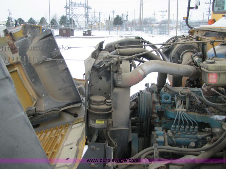 image for item 5226 1992 International 3800 Carpenter 47 passenger school bus