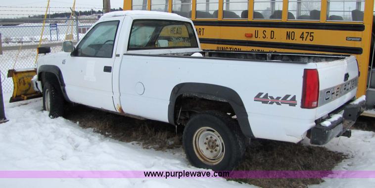 image for item 5227 1989 GMC K2500 SL Sierra  pickup truck