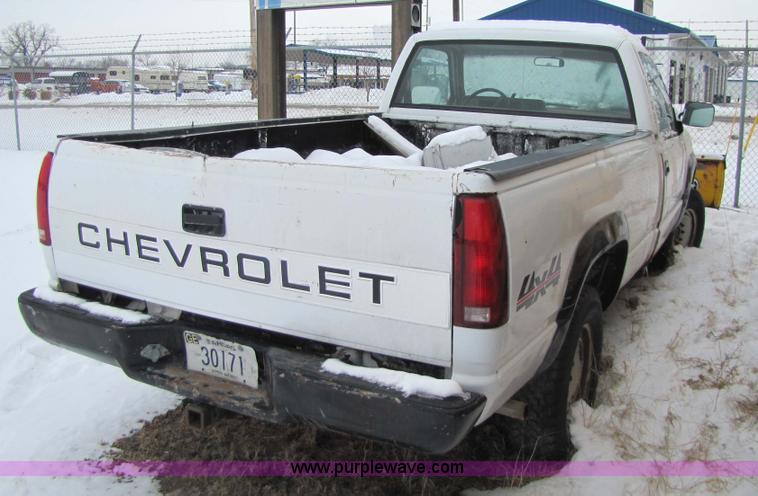 image for item 5227 1989 GMC K2500 SL Sierra  pickup truck