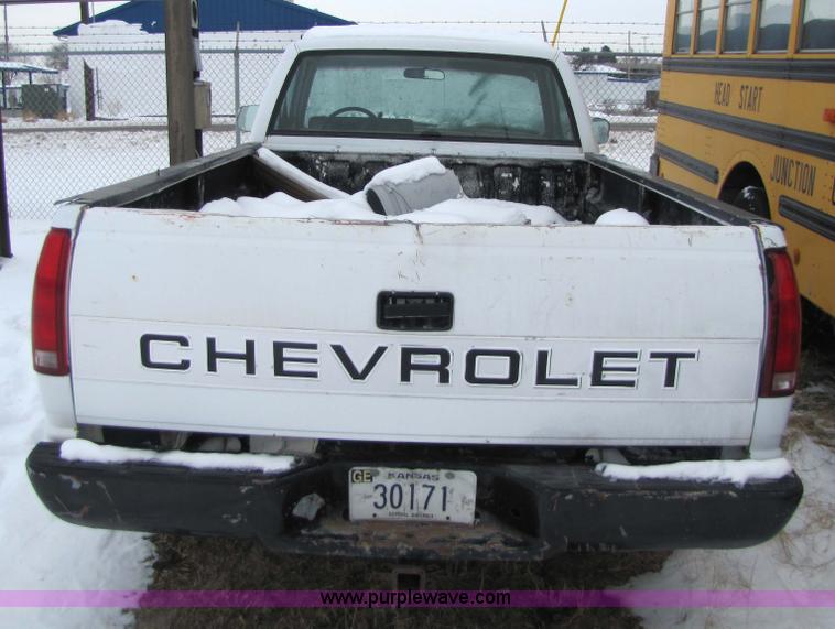 image for item 5227 1989 GMC K2500 SL Sierra  pickup truck