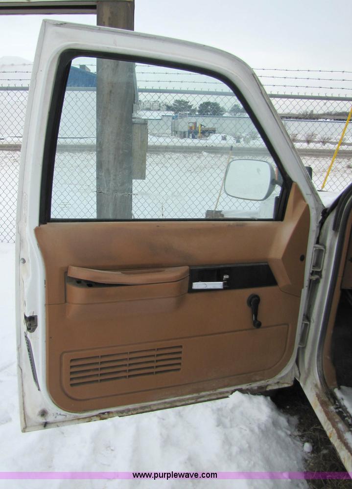 image for item 5227 1989 GMC K2500 SL Sierra  pickup truck